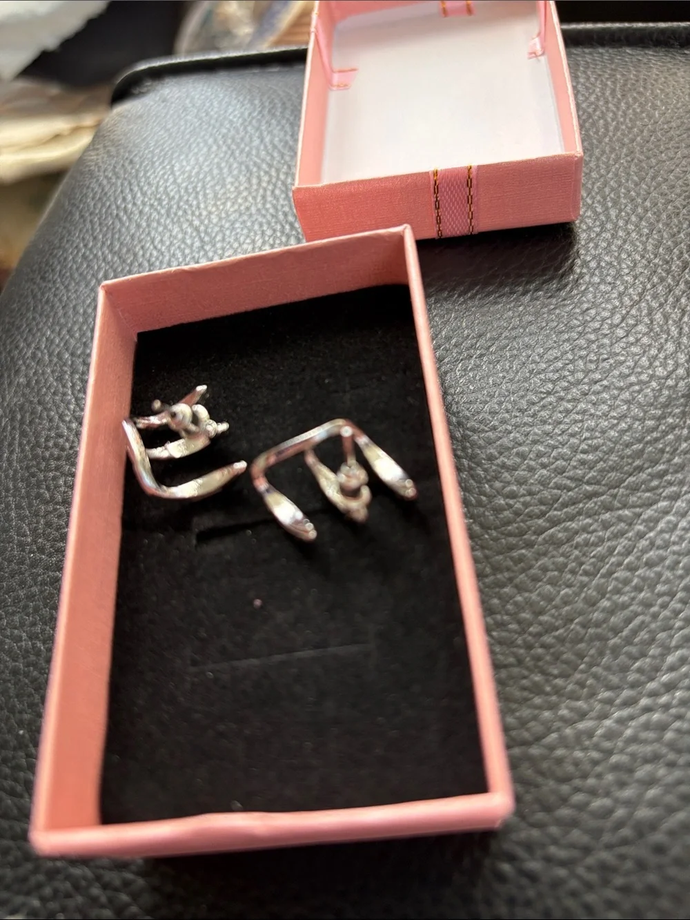 925 Silver Rhinestone CZ Three-Claw Geometric Pierced Earrings Brand New - Picture 5 of 6